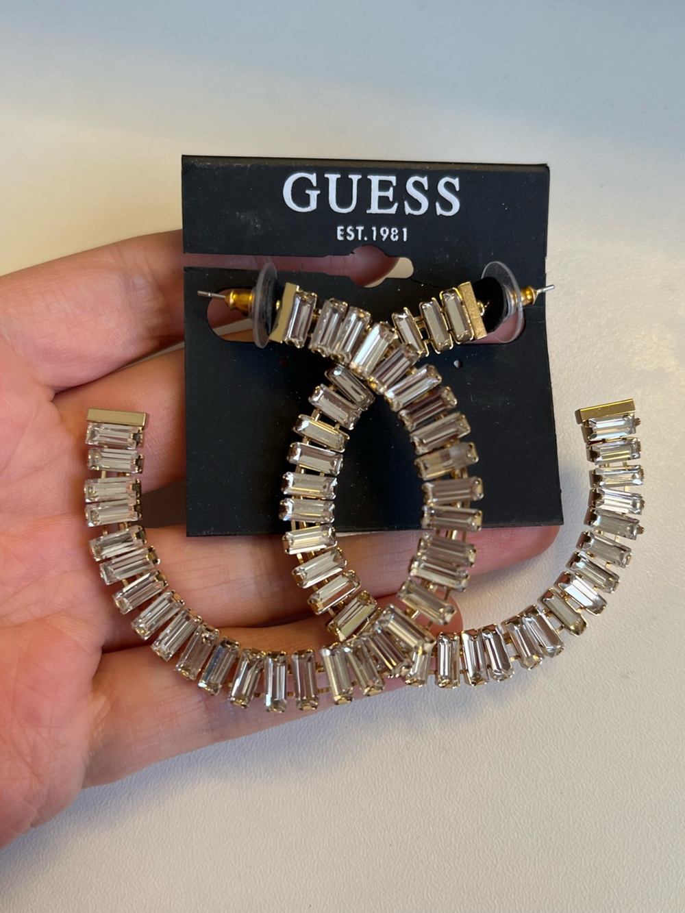 NOS Guess Baguette HOOP DANGLE EARRINGS BEAUTIFUL CRYSTAL GOLD TONE - Picture 2 of 4